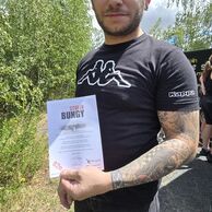 Michal Truskavec (Děčín, 34) na bungee jumpingu z mostu